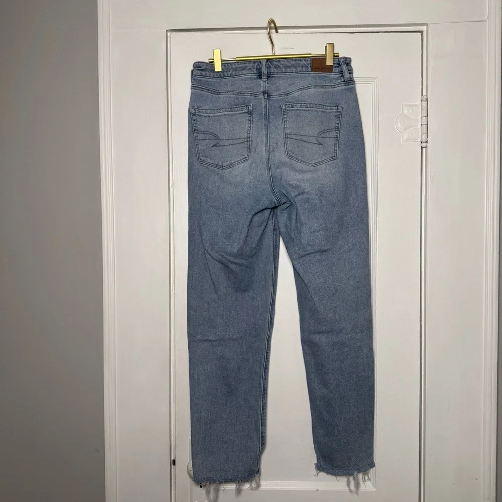 American Eagle Mom Straight Jean Light Wash Frayed Hem Straight Leg Jeans 8 Long